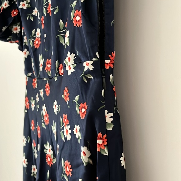 Silky Floral - Milly - Picture 7 of 11